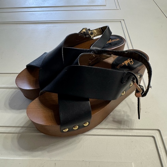 Sam Edelman Shoes - Sam Edelman Bentlee Platform Sandal Gold Studded Womens Size 6.5